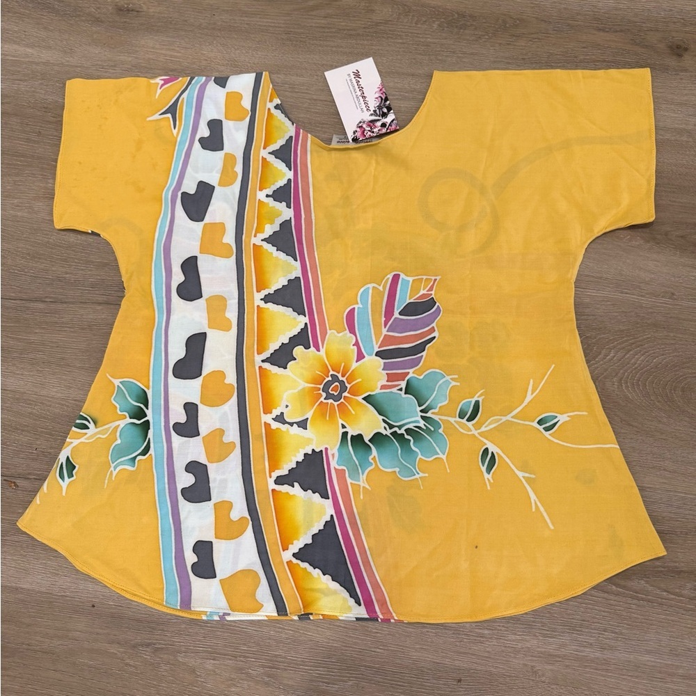 Handmade, beautiful summer top with a Hawaiian flair. Size S-M - Picture 2 of 5